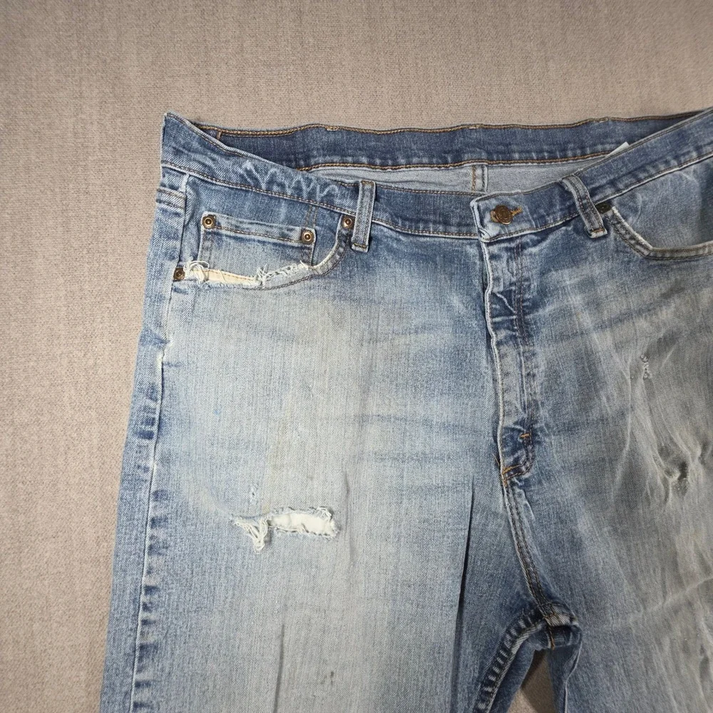 Wrangler Jeans Mens 38x32 Light Wash Relaxed Fit Distressed Denim 97FXWXD